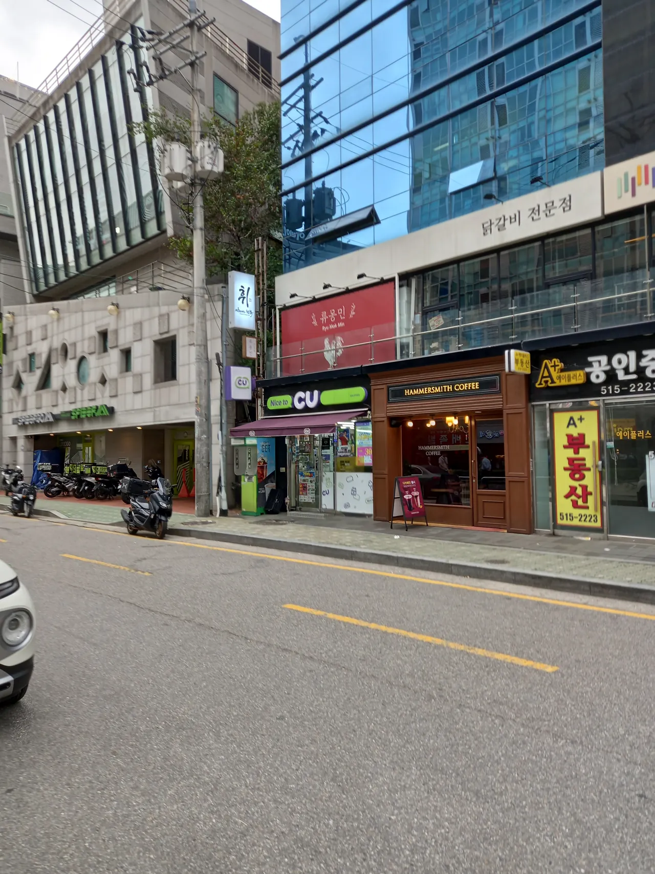 1층에 CU 편의점, 2층에 류몽민 간판이 걸린 논현동 씨플레이스 건물